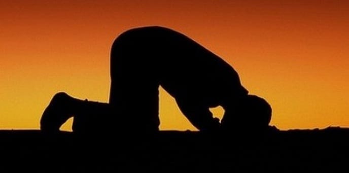 hukum ibadah sholat itu wajib tidak boleh ditinggalkan