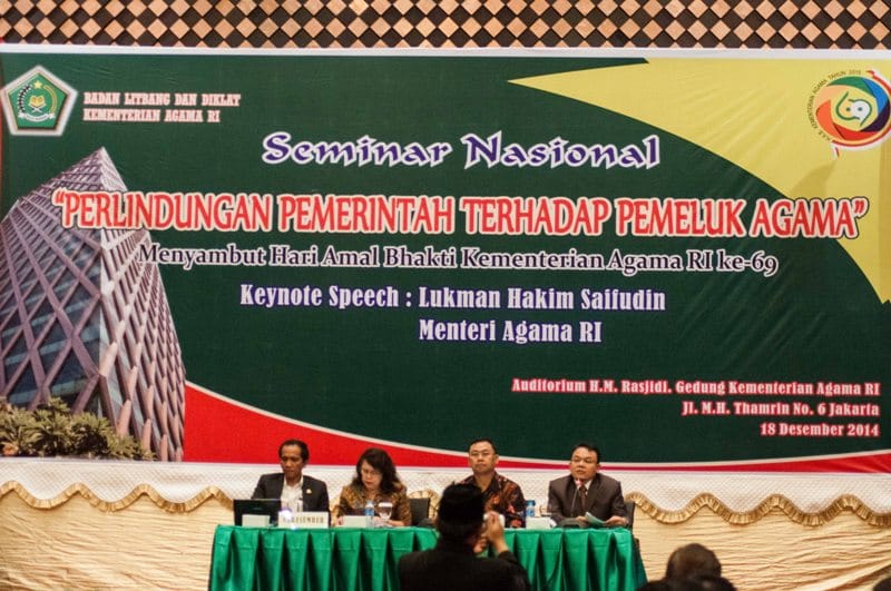 Melindungi Kehidupan Beragama