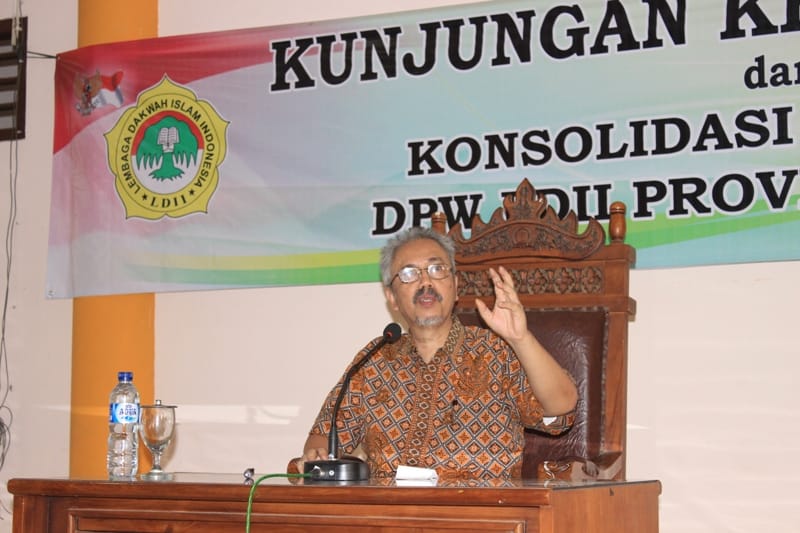 Ir Prasetyo Sunaryo memberikan pengarahan pada kunker ke LDII Lampung