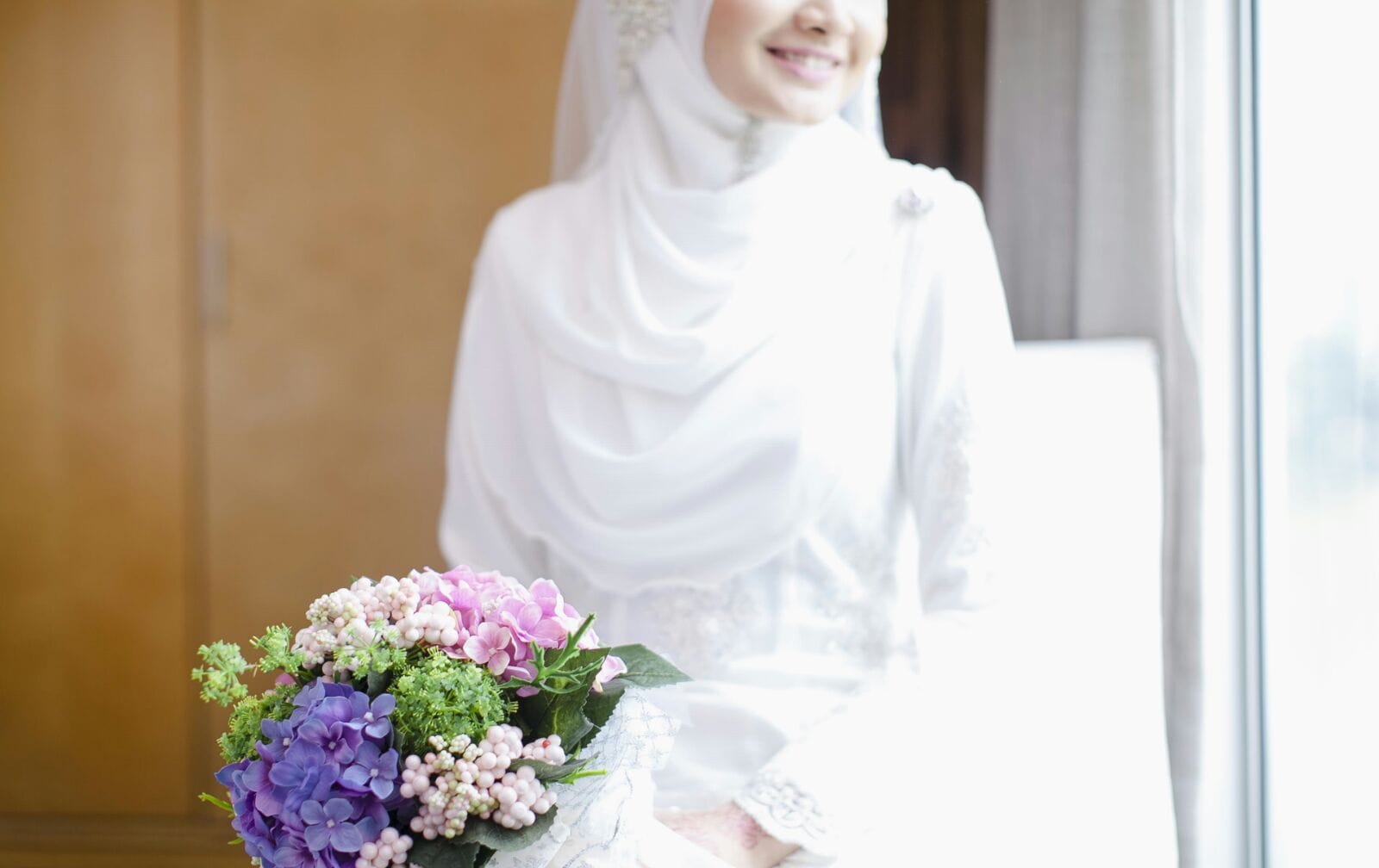 Melamarnya adalah bentuk kamu menghargai wanita serta melindungi wanita dari pelanggaran.