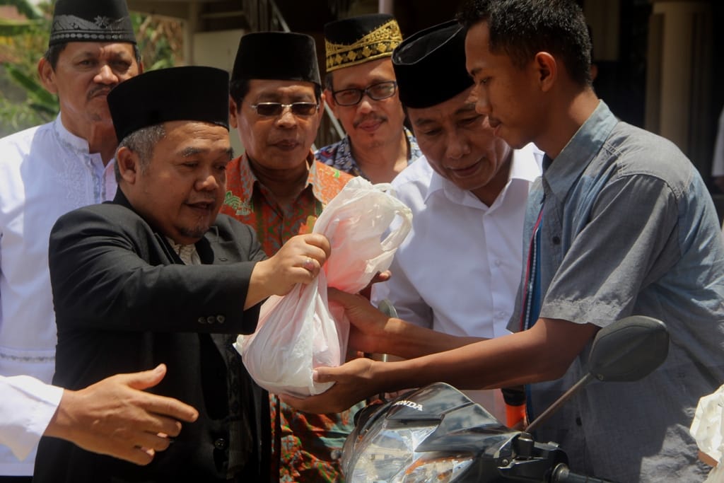 Ketua MUI Lampung Lepas Satgas Tebar Kurban LDII Lampung