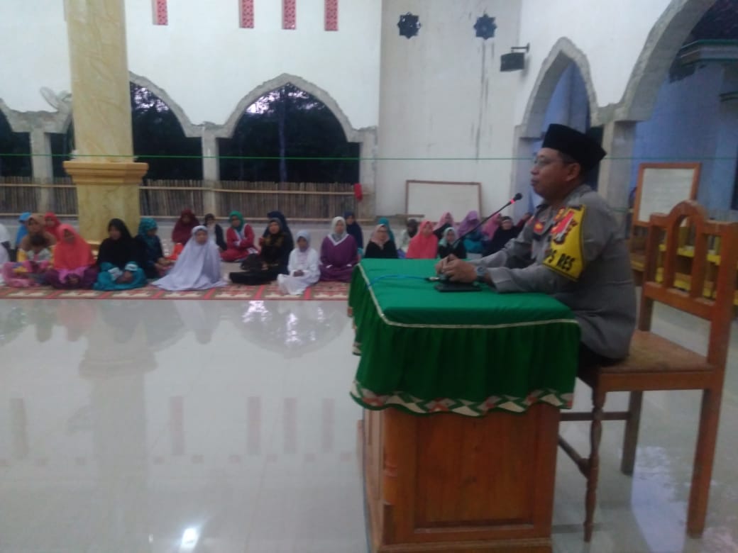 Warga LDII Mesuji Sholat Subuh Berjamaah Bareng Polres