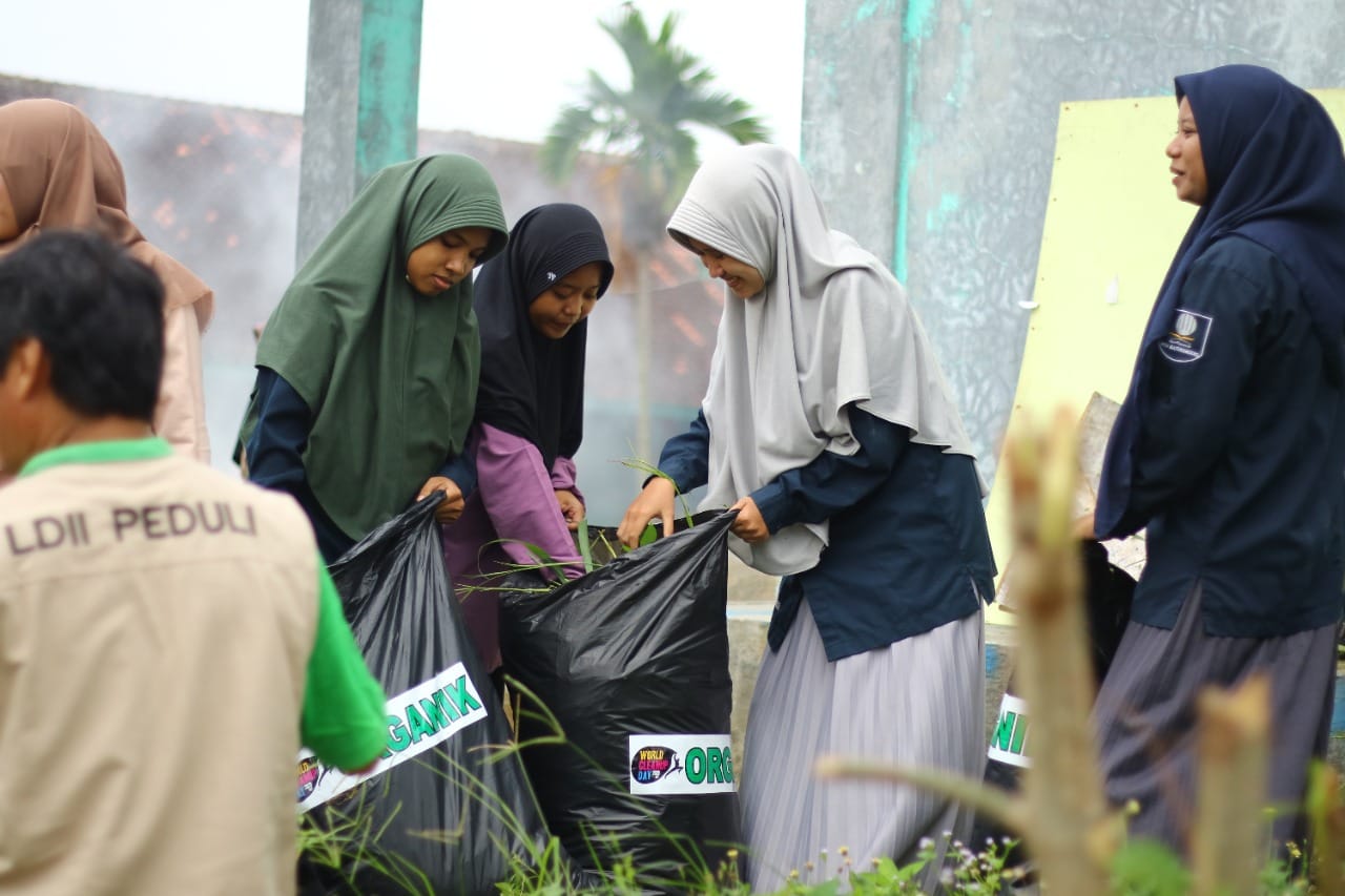 Peringati World Clean Up Day 2022, DPW LDII Lampung Mengajak Masyarakat untuk Hidup Bersih