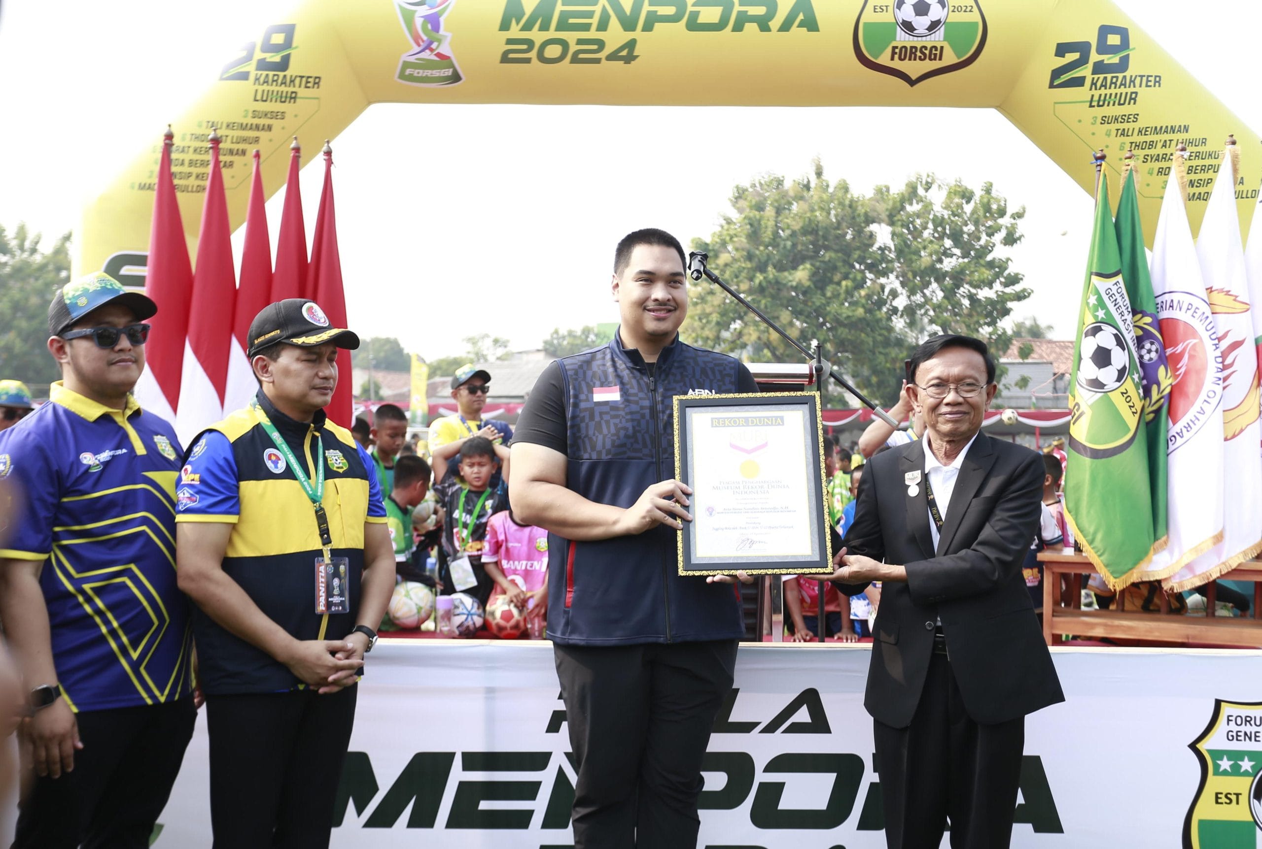 Peduli Pembinaan Sepak Bola Usia Dini, Menpora dan LDII Apresiasi Festival Sepak Bola FORSGI Piala Kemenpora II