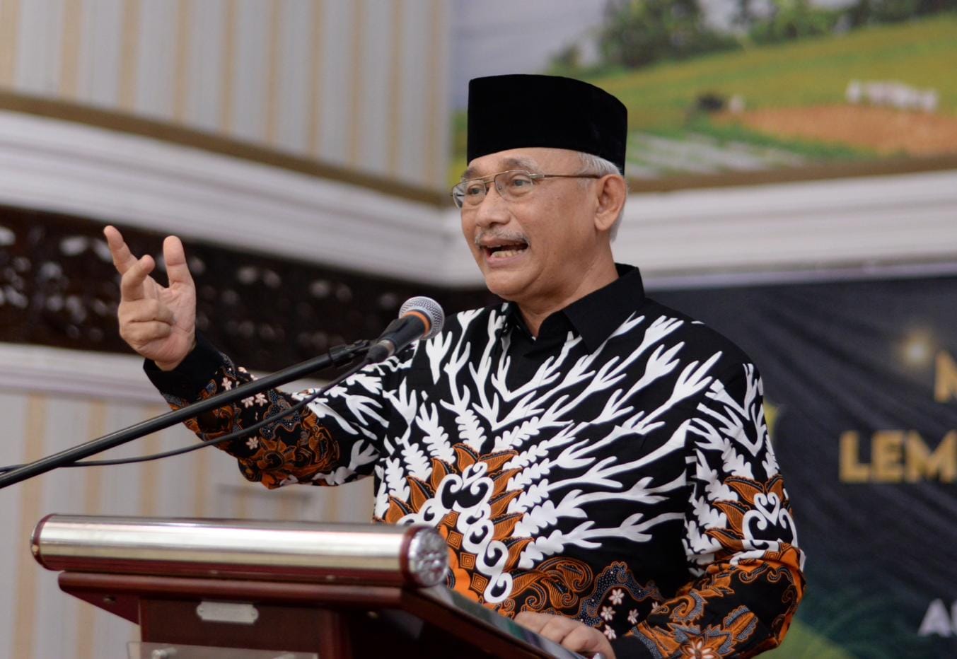 Oknum Komdigi Jadi Pelindung Judol, Ketum DPP LDII Tegaskan Pentingnya Perhatikan Akhlak Aparatur Negara