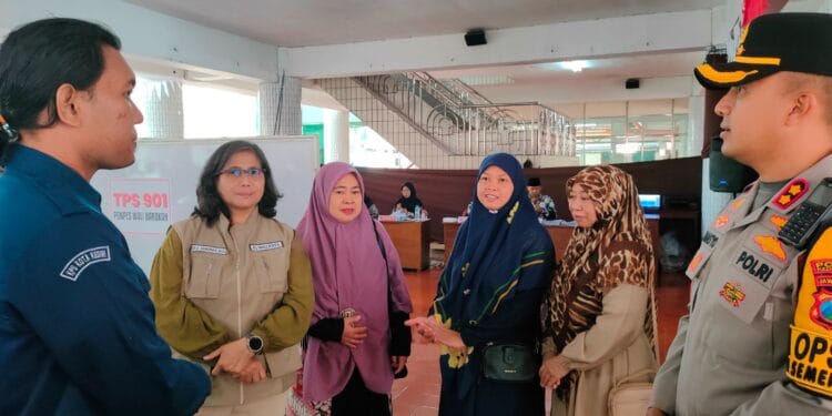 Kunjungi TPS Loksus Ponpes Wali Barokah, PJ Wali Kota Kediri Pastikan Pilkada Berjalan Aman dan Kondusif