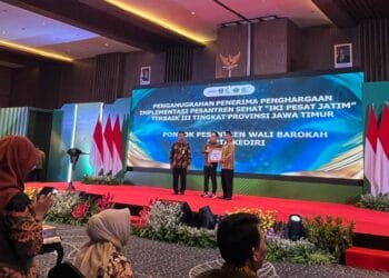 Puncak HKN ke-60, Ponpes Wali Barokah Terima Penghargaan dari PJ Gubernur Jawa Timur