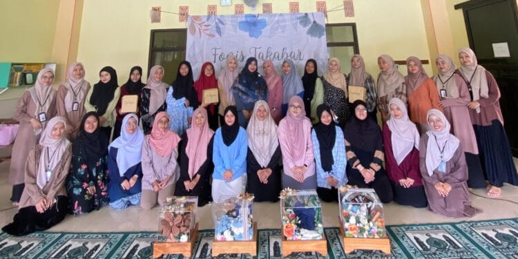 Wujudkan Remaja Putri Mandiri, LDII Bekali Keterampilan Kreasi Hantaran