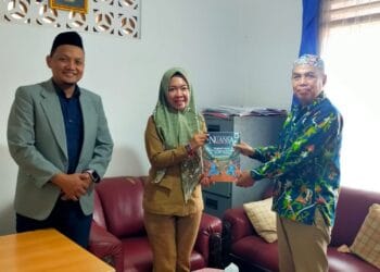 Jalin Silaturahim dengan Lurah, PAC LDII Sumur Batu Sampaikan Program Pembinaan Generus