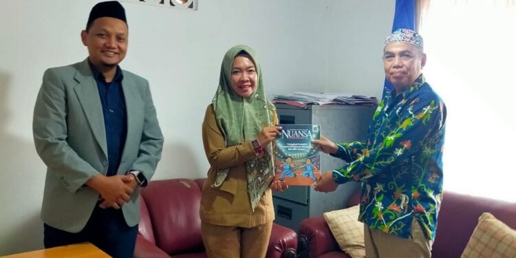 Jalin Silaturahim dengan Lurah, PAC LDII Sumur Batu Sampaikan Program Pembinaan Generus
