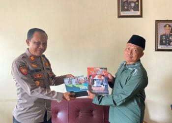 Tingkatkan Komunikasi, LDII Gadingrejo Bagikan Majalah Nuansa pada Camat, Polsek dan Koramil