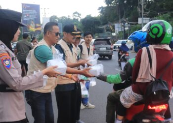 Bersama Polda Lampung, LDII Bagikan 3.000 Kotak Takjil Gratis