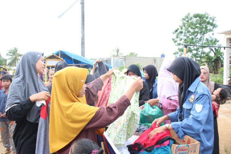 SMP-SMA IT Budi Luhur Gelar “Budi Luhur Berbagi 2”, Berbagi Pakaian dan Takjil Gratis