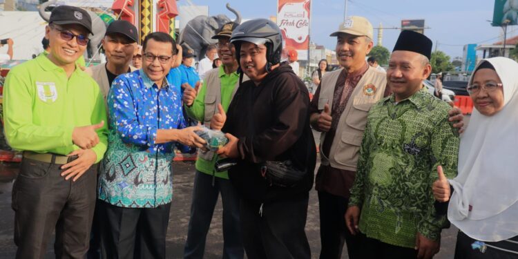 LDII Bandar Lampung Berpartisipasi dalam Pembagian Ribuan Takjil yang Digelar FKUB