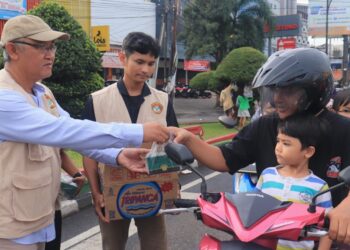 LDII Bandar Lampung Berpartisipasi dalam Pembagian Ribuan Takjil yang Digelar FKUB