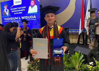 Raih IPK 4, Warga LDII Lampung Jadi Sarjana Lulusan Terbaik UBL