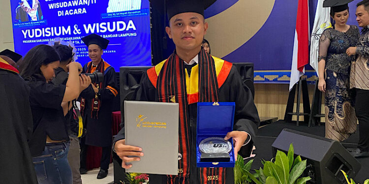 Raih IPK 4, Warga LDII Lampung Jadi Sarjana Lulusan Terbaik UBL