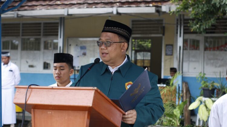 Semarak Hari Santri 2025, Ponpes Nurul Huda Lampung Gelar Upacara dan Lomba Santri