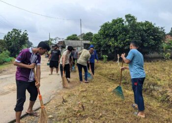 Kerja Bakti Bersama Warga, Santri LDII Perkuat Semangat Gotong Royong