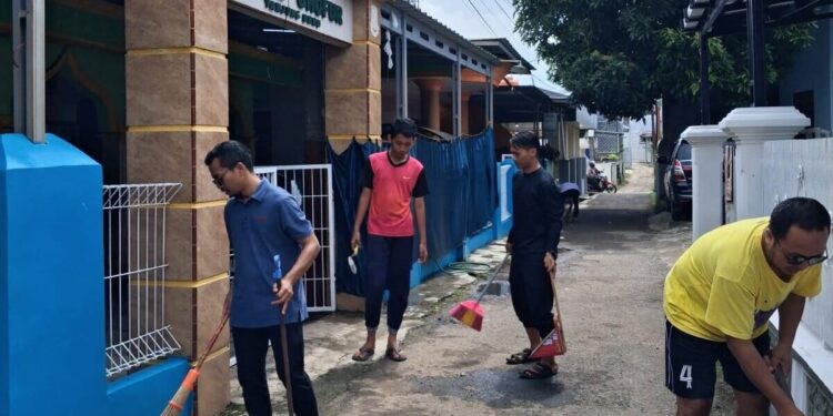 Warga LDII Kedamaian Gotong Royong Revitalisasi Masjid Baitul Ghofur