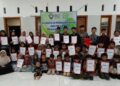 Tuntaskan Pembelajaran, TPA At Taubah Bagikan Rapor Santri