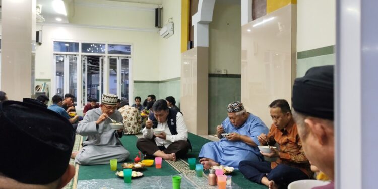 Wujud Kepedulian, LDII Sukarame Konsisten Bagikan Takjil Gratis Sepanjang Ramadan