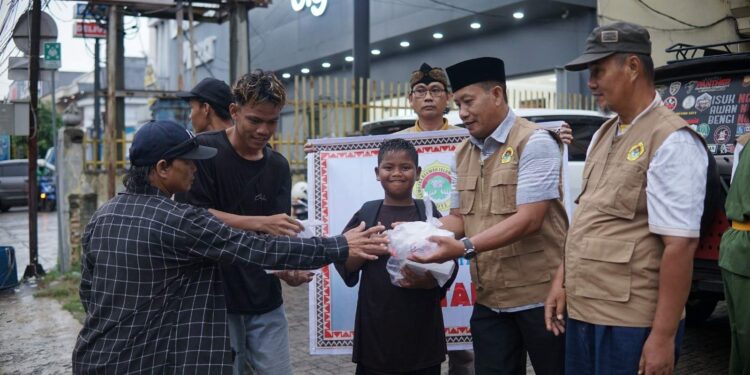 LDII Kota Metro Bagikan Takjil Gratis, Tebar Kepedulian di Bulan Ramadan