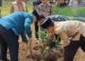 Program Ekoteologi, Santri LDII Natar dan Kakan Kemenag Lamsel Tanam Pohon Produktif