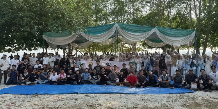 Pererat Silaturahim, 250 Generus Usia Mandiri Metro dan Kalianda Gelar ‘KASMARAN’ di Pantai Aruna