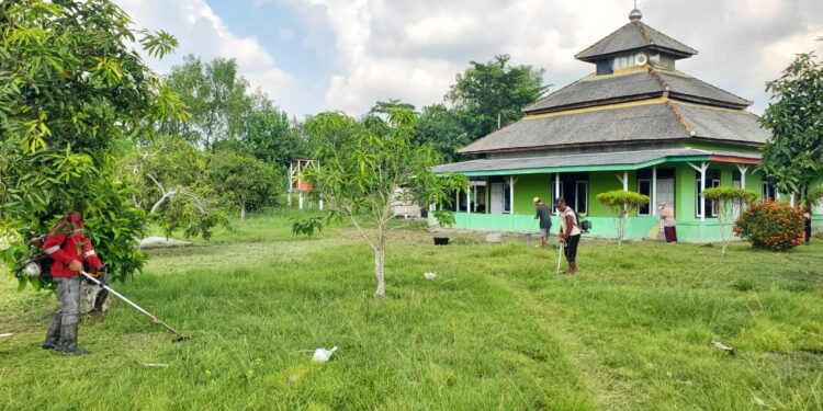 Kerja Bakti Rutin, LDII Bumi Dipasena Jaya Tingkatkan Kenyamanan Masjid dan Layanan Sosial